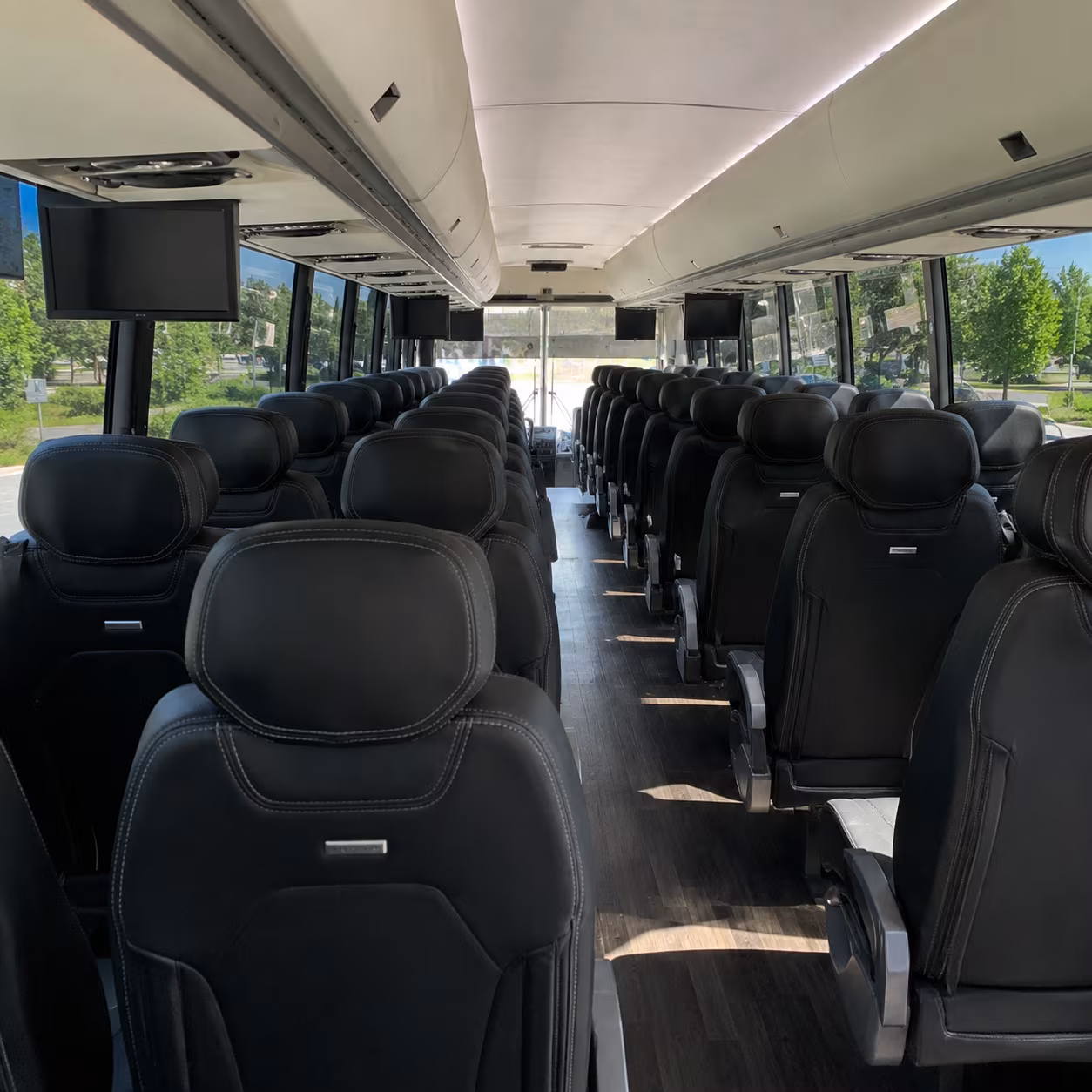 warwick ease daily commutes with warwick charter buses